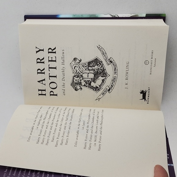 EUC First Canadian Edition Harry Potter and the Deathly Hallows  J.K. Rowling - Picture 12 of 14